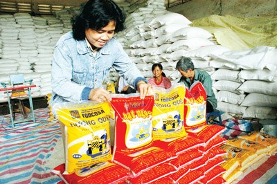 Rice being packaged at Foocosa Company (Photo: SGGP)